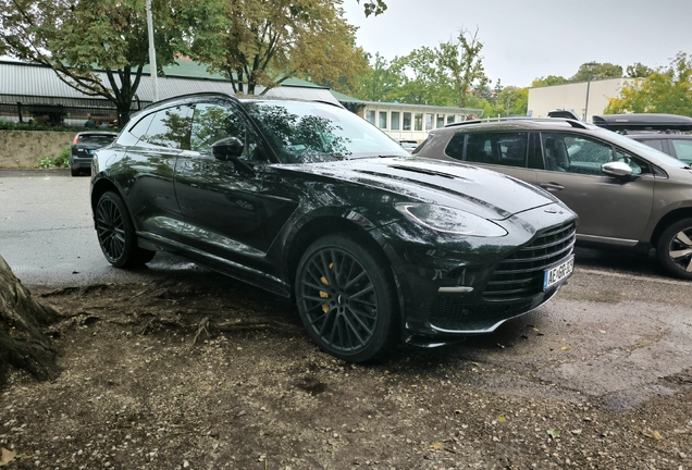Aston Martin DBX707