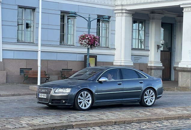 Audi S8 D3