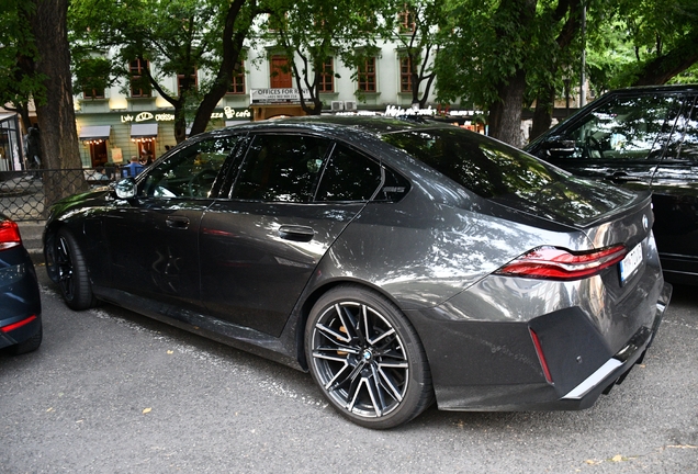 BMW M5 G90