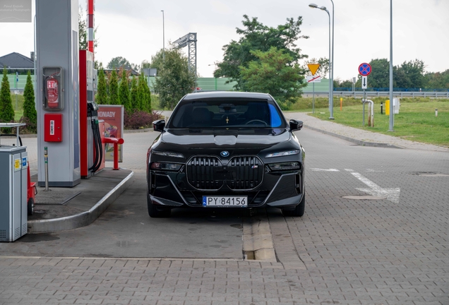 BMW M760e xDrive
