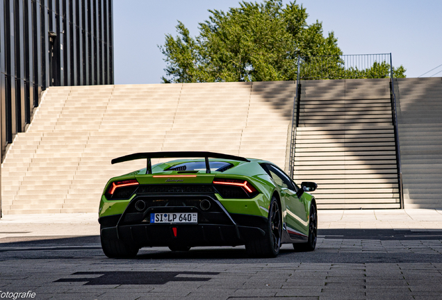Lamborghini Huracán LP640-4 Performante