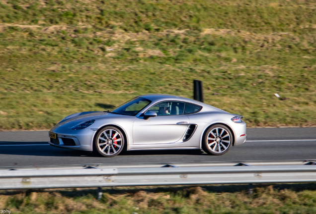Porsche 718 Cayman S
