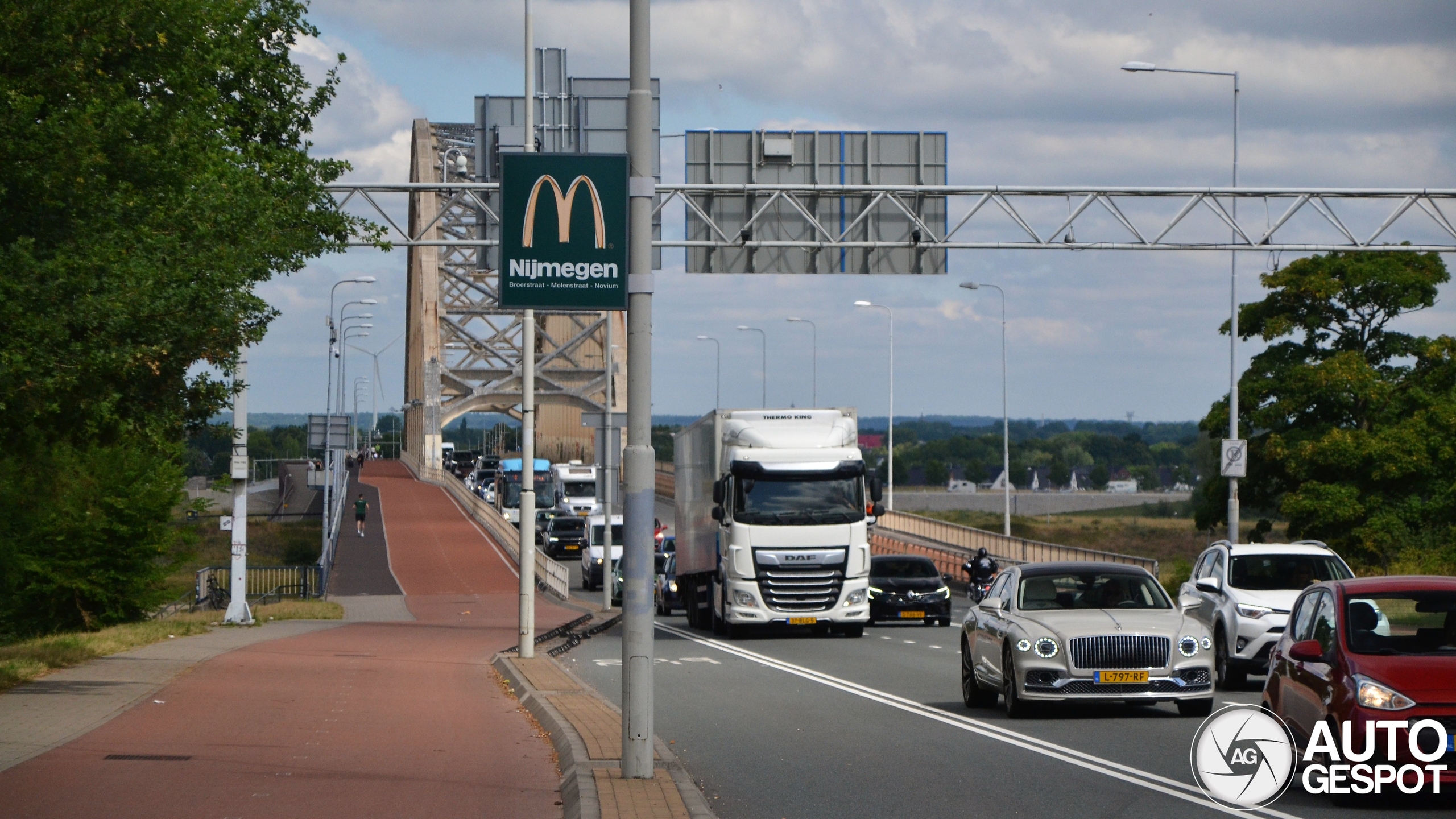 Bentley Flying Spur V8 2021
