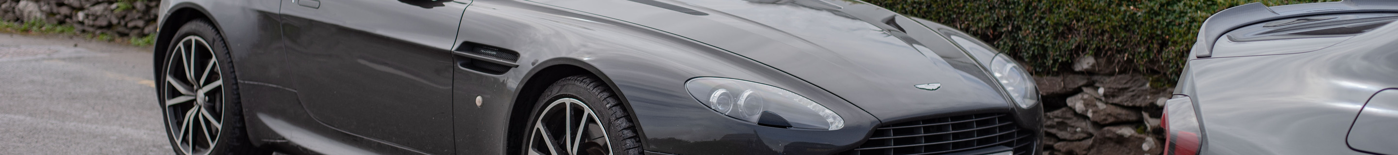 Aston Martin V8 Vantage 2012