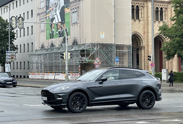 Aston Martin DBX707