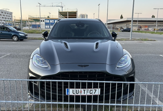 Aston Martin DBX707