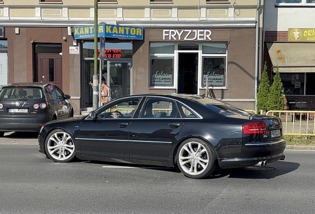 Audi S8 D3