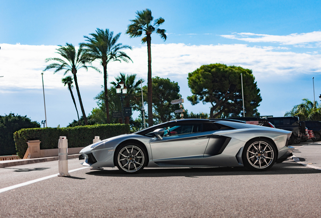 Lamborghini Aventador LP700-4 Roadster