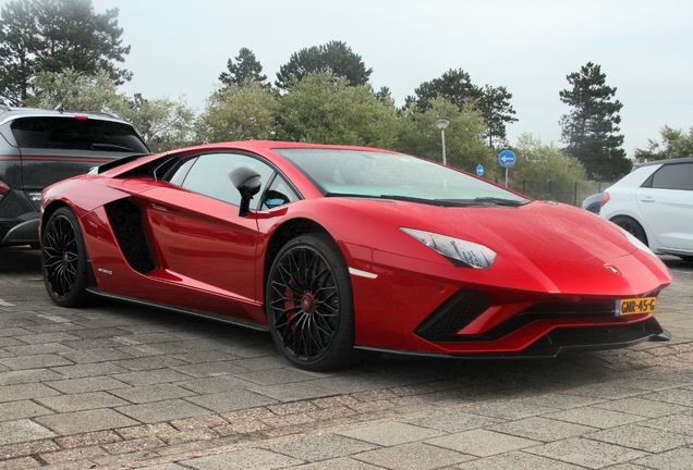 Lamborghini Aventador S LP740-4