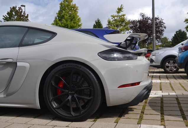 Porsche 718 Cayman GT4