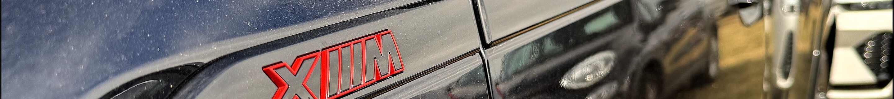BMW XM G09 Label Red