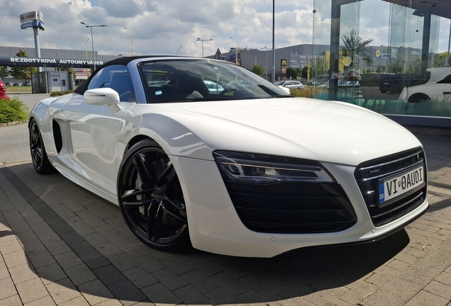 Audi R8 V10 Spyder 2013
