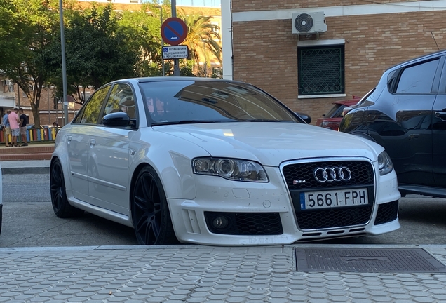 Audi RS4 Sedan