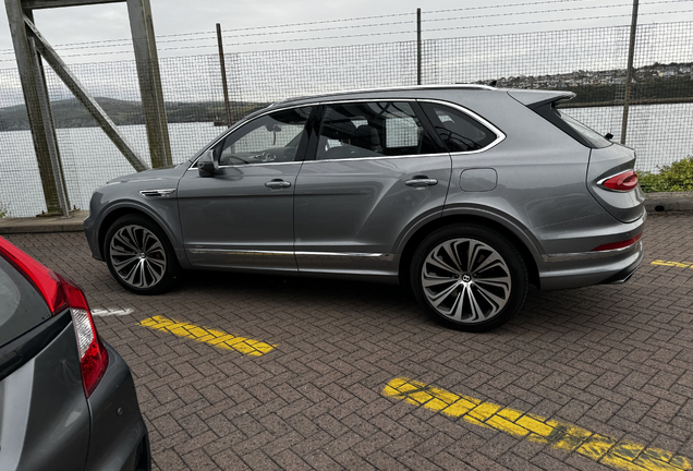 Bentley Bentayga Hybrid 2021