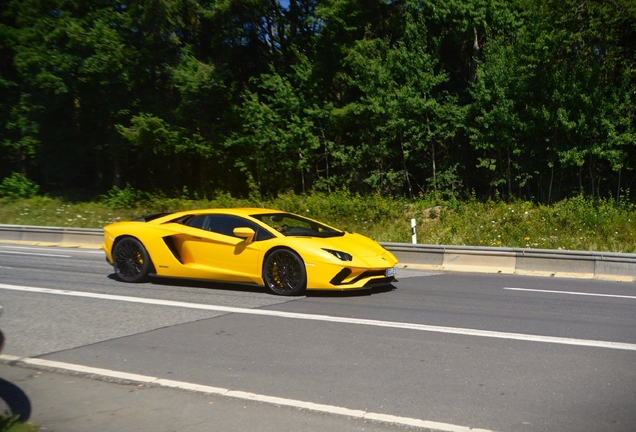 Lamborghini Aventador S LP740-4