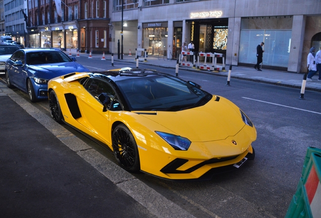 Lamborghini Aventador S LP740-4 Roadster