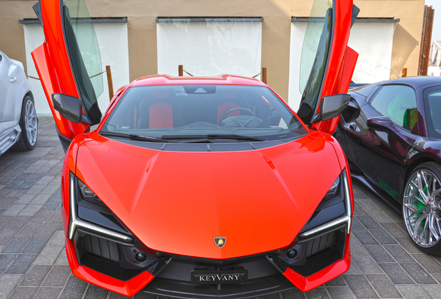 Lamborghini Revuelto