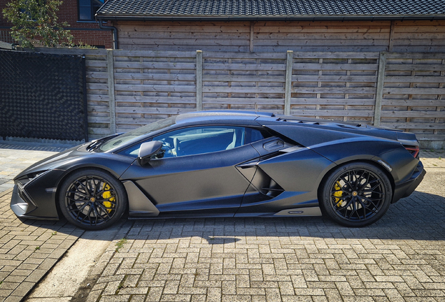 Lamborghini Revuelto