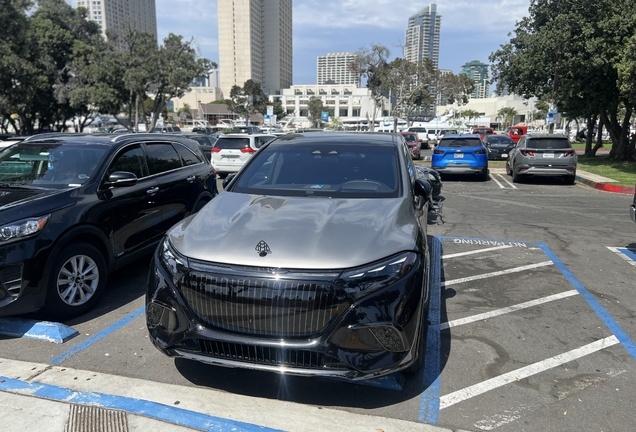 Mercedes-Maybach EQS 680 SUV Night Series