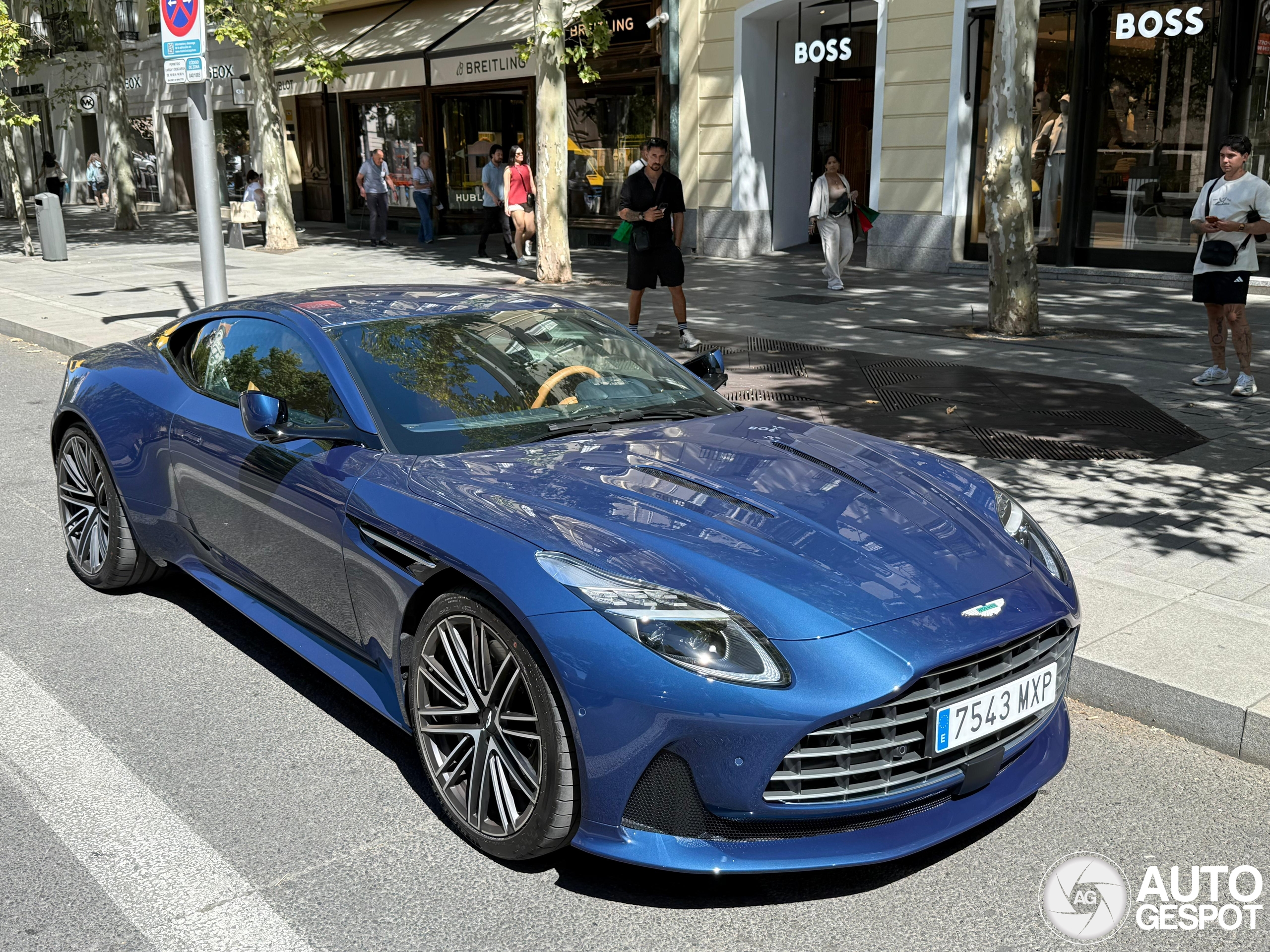 Aston Martin DB12