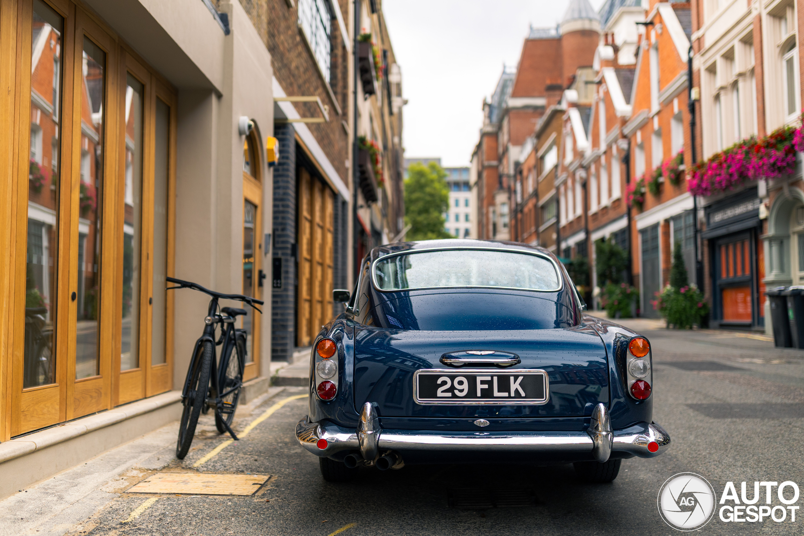 Aston Martin DB4 Series V