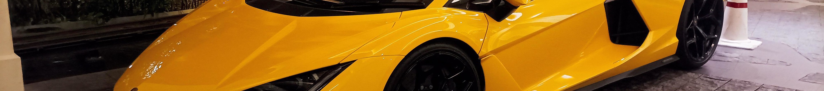 Lamborghini Revuelto