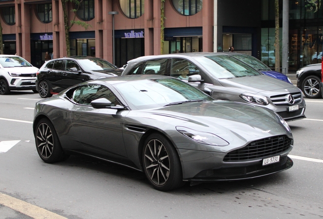 Aston Martin DB11 V8