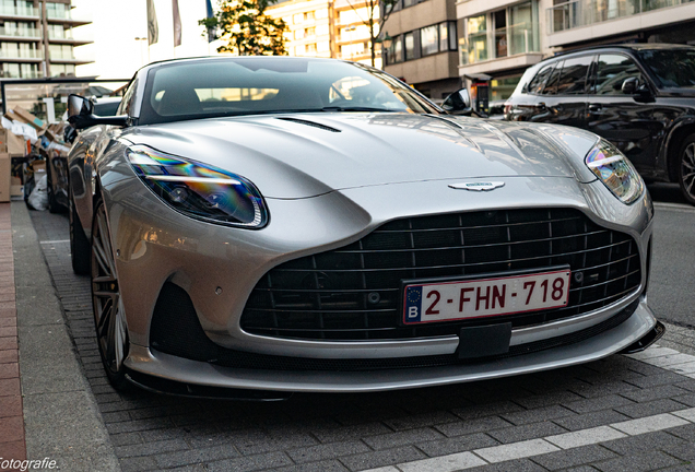 Aston Martin DB12 Volante