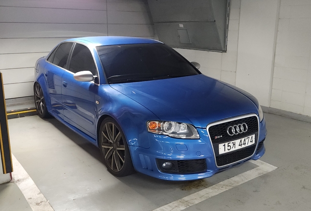 Audi RS4 Sedan
