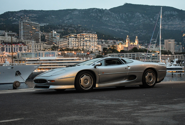 Jaguar XJ220