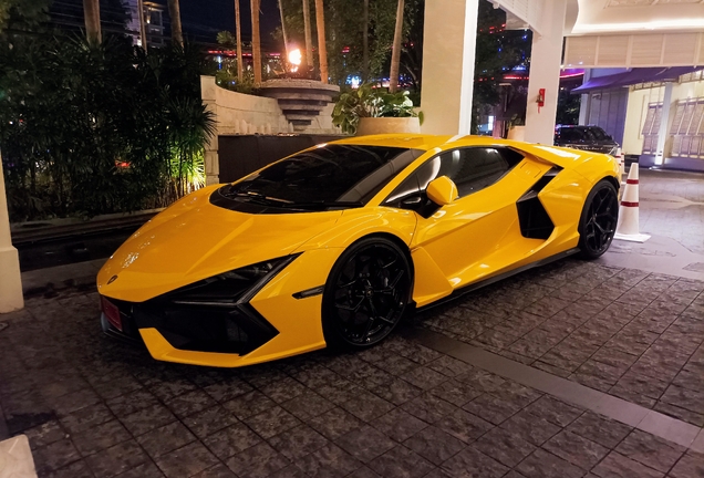 Lamborghini Revuelto