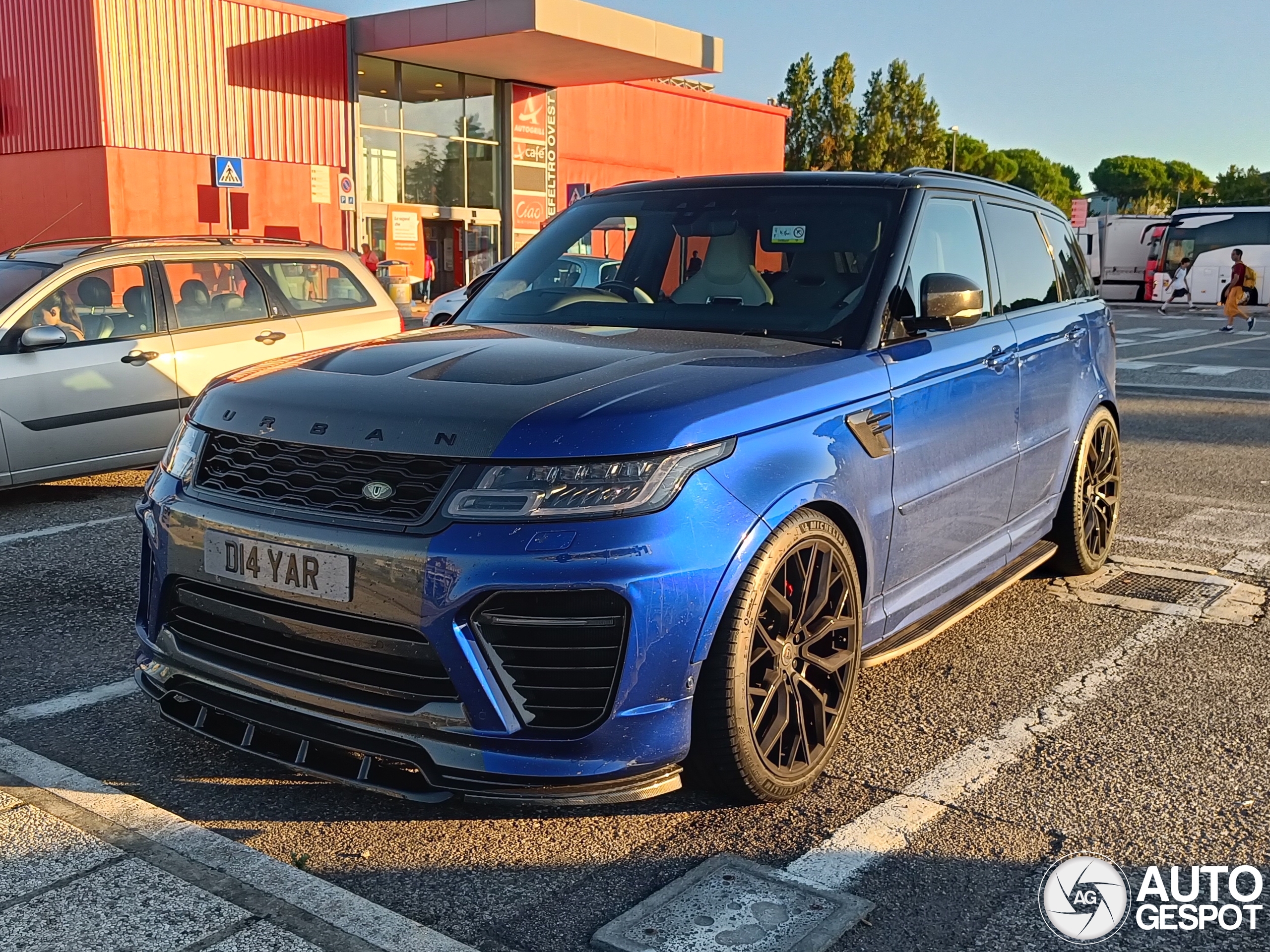 Land Rover Urban Edition Land Rover Urban Range Rover Sport SVR 2018 Carbon Edition - 04 ...