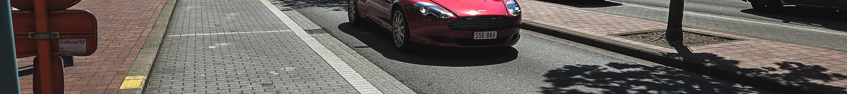Aston Martin DB9