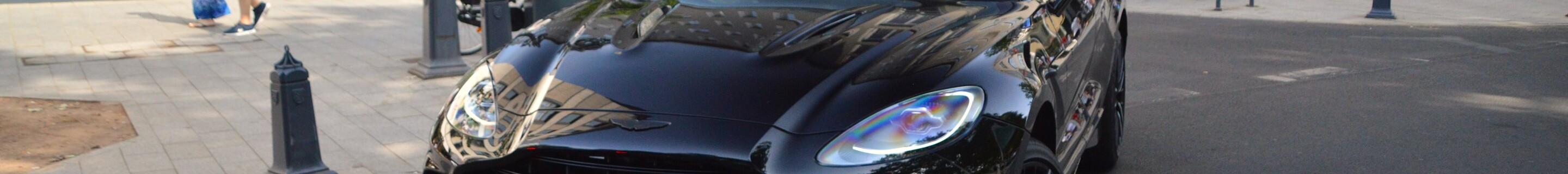 Aston Martin DBX707