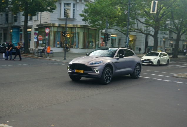 Aston Martin DBX