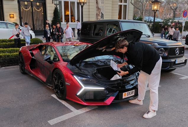 Lamborghini Revuelto