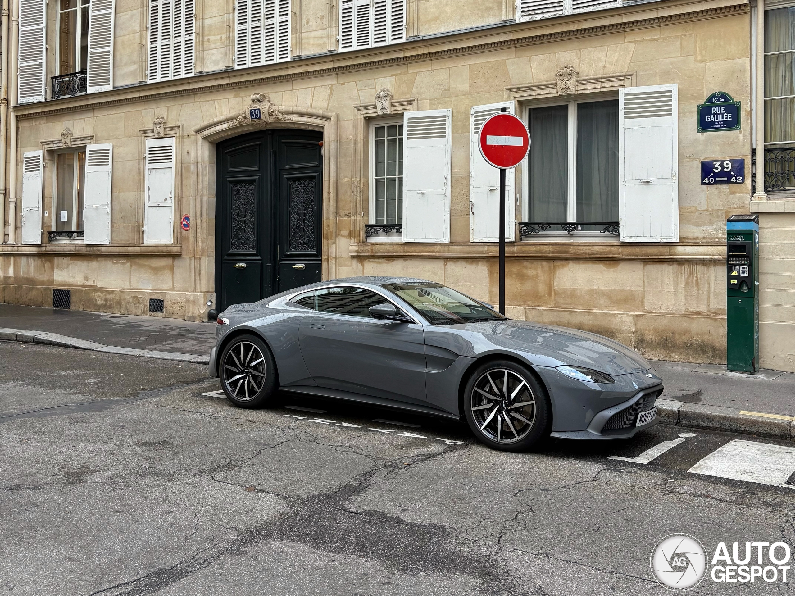 Aston Martin V8 Vantage 2018