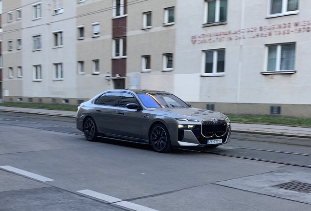 BMW M760e xDrive