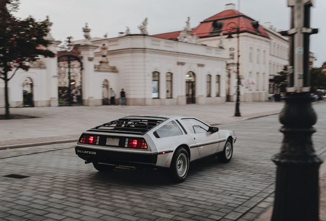 DeLorean DMC-12