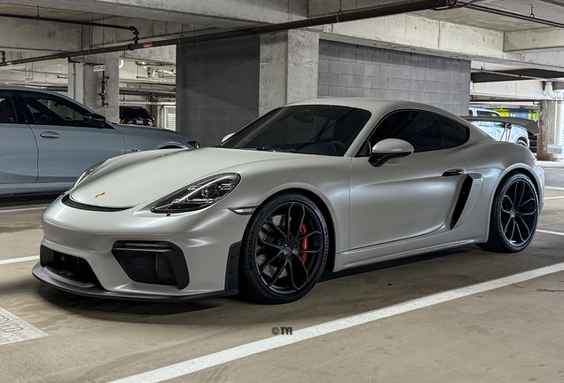 Porsche 718 Cayman GT4