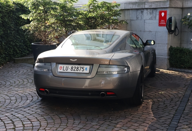 Aston Martin DB9