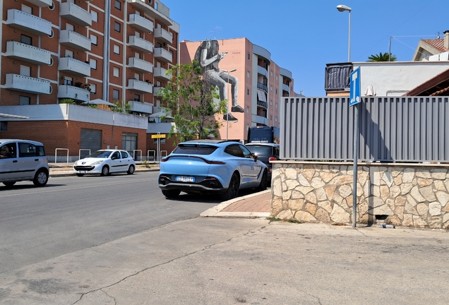 Aston Martin DBX