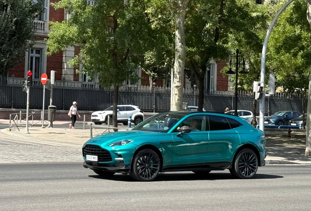 Aston Martin DBX707