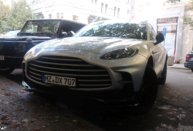 Aston Martin DBX707