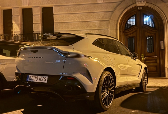 Aston Martin DBX707