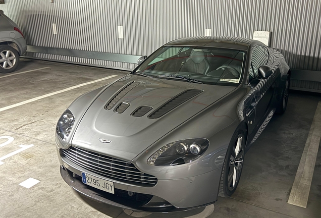 Aston Martin V12 Vantage