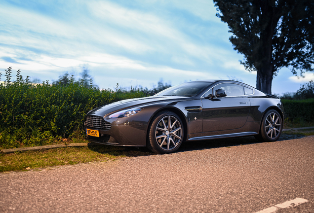 Aston Martin V8 Vantage S