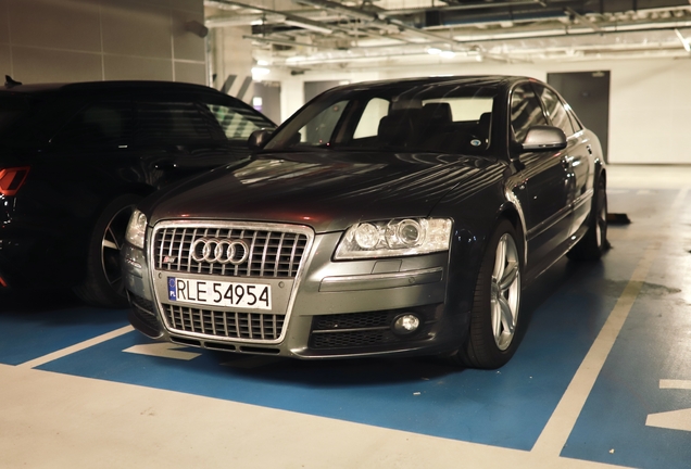 Audi S8 D3