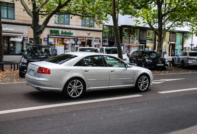 Audi S8 D3
