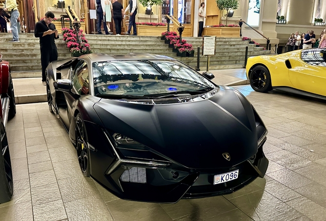 Lamborghini Revuelto